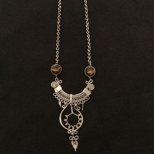 Silvertone necklace